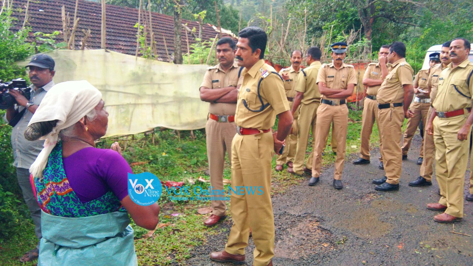 കുരിശു തകര്‍ത്തതില്‍ പോലീസിനോട്‌ പരാതിയുമായി ലയത്തിലെ തൊഴിലാളികള്‍