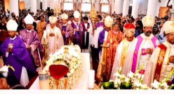 ബി​​​ഷ​​​പ് ഡോ. ​മാ​ക്സ്‌​വെ​ൽ നൊ​റോ​ണ​യ്ക്കു വി​കാ​ര​നി​ർ​ഭ​ര​മാ​യ യാ​ത്രാ​മൊ​ഴി