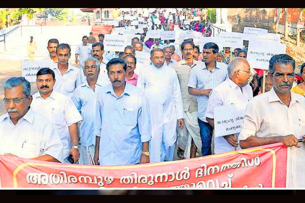 വിശുദ്ധ സെബസ്ത്യാനോസിന്റെ തിരുനാൾ ദിനത്തിൽ ഭീകരാന്തരീക്ഷം സൃഷ്ടിച്ച ഗുണ്ടാവിളയാട്ടത്തിനെതിരെ നാട് ഒരുമിച്ചു