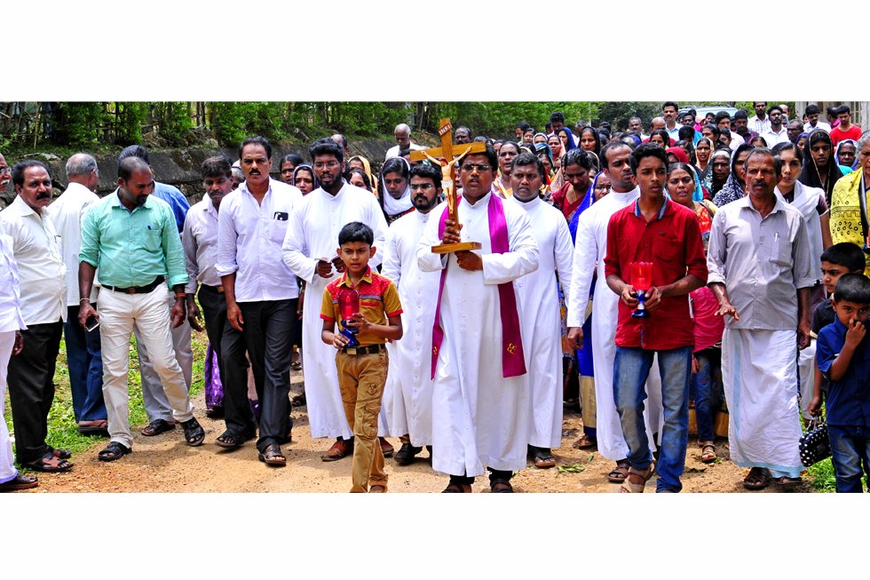 ബോണക്കാട്‌ കുരിശുമലയിലേക്ക്‌ തീർത്ഥാടകരുടെ ഒഴുക്ക്‌