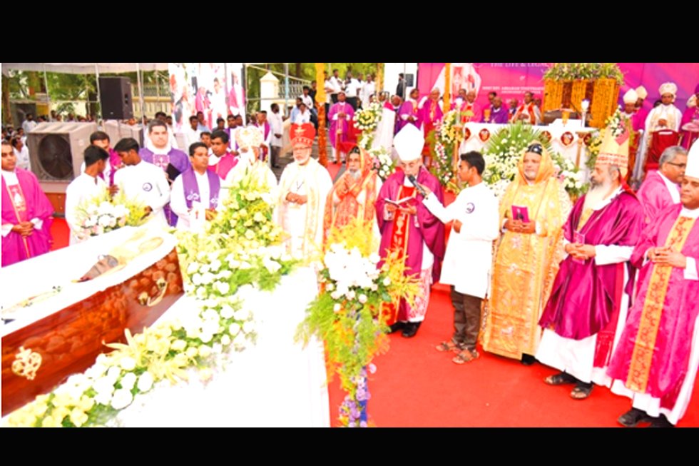 ആ​ർ​ച്ച്ബി​ഷ​പ് ഡോ. ​എബ്ര​ഹാം വി​രു​ത്ത​ക്കു​ള​ങ്ങ​ര​യ്ക്ക് അന്ത്യാഞ്ജലി