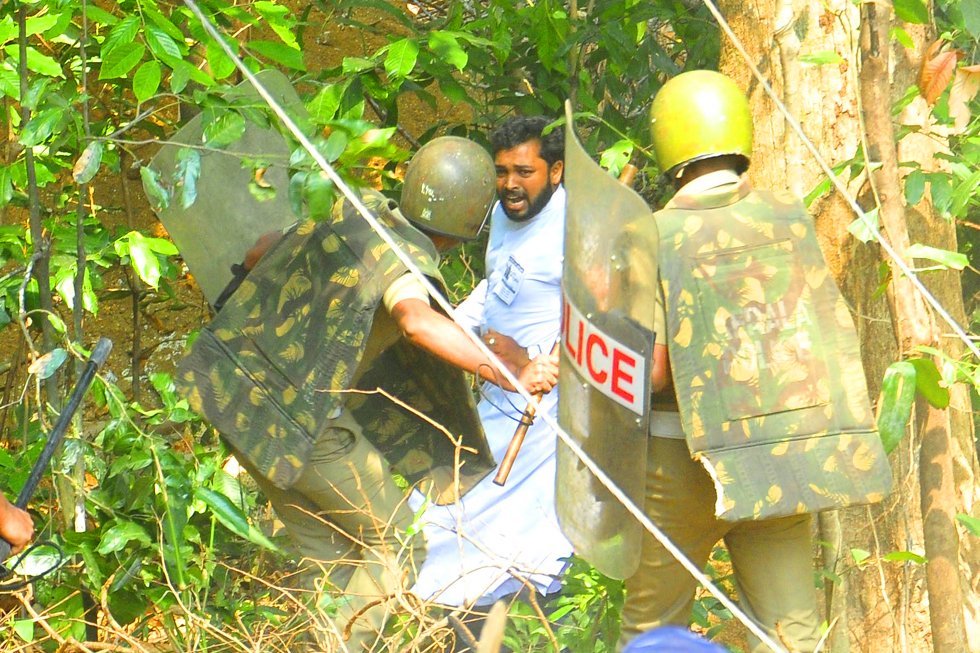 ബോ​ണ​ക്കാ​ട്  വി​ശ്വാ​സി​ക​ൾ​ക്കു​നേ​രെ നടന്ന പോ​ലീ​സ് ആ​ക്ര​മ​ണം: ഐ​.ജി. റാ​ങ്കി​ലു​ള്ള ഉ​ദ്യോ​ഗ​സ്ഥ​ൻ അ​ന്വേ​ഷി​ക്ക​ണം‌