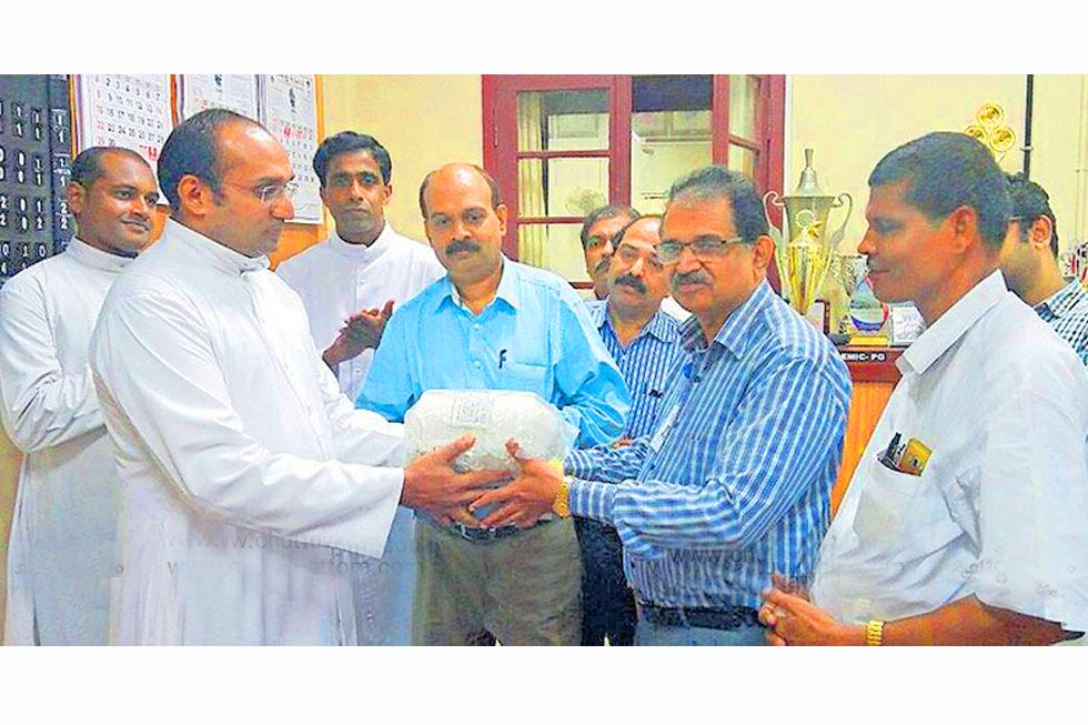 മെഡിക്കൽ കോളജിനു താമരശ്ശേരി രൂപത നിപ്പ പ്രതിരോധ ഉപകരണങ്ങൾ നൽകി