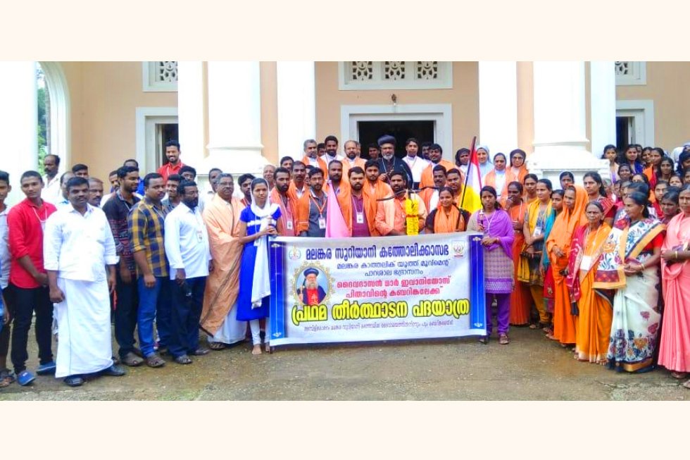 പാറശാല രൂപതയില്‍ നിന്ന്‌ മാര്‍ ഈവാനിയോസിന്റെ കബറിടത്തിലേക്ക്‌ പദയാത്ര തുടങ്ങി