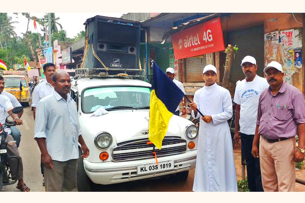 മരിയാപുരം കര്‍മ്മലമാതാ ദേവാലയ ആശീര്‍വാദം; വിളംബര ബൈക്ക്‌ റാലി നടത്തി