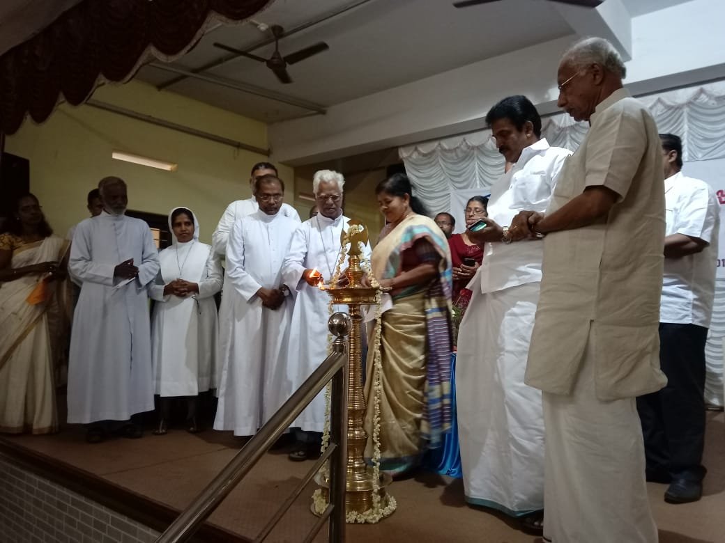 ആലപ്പുഴ രൂപതയുടെ ആഭിമുഖ്യത്തില്‍ പ്രളയബാധിത രക്ഷാപ്രവര്‍ത്തനത്തിന് പോയ മത്സ്യതൊഴിലാളികളെ ആദരിച്ചു