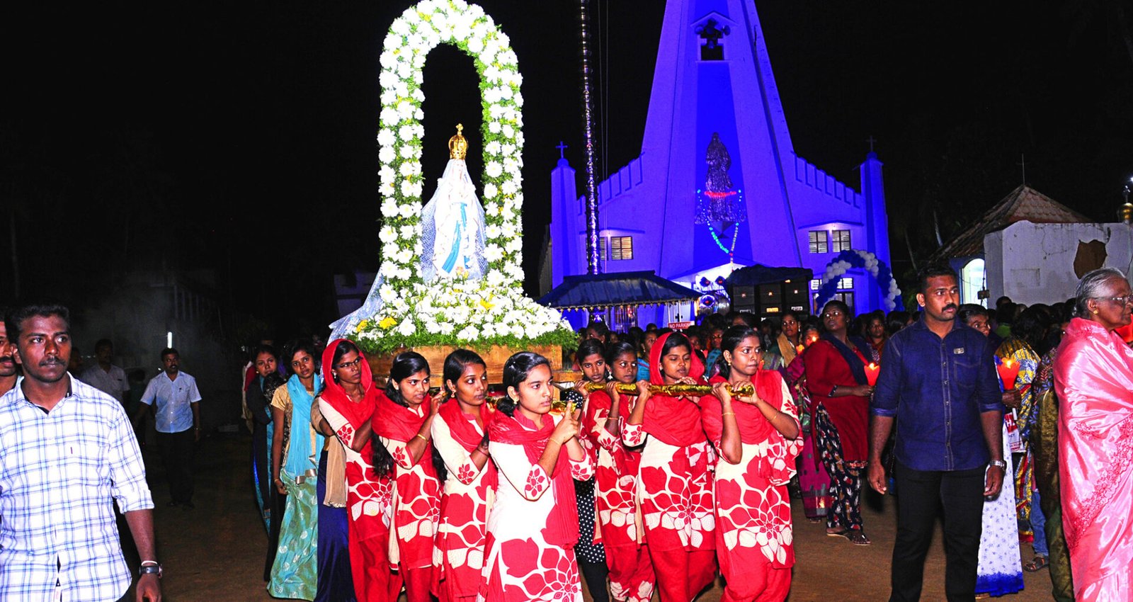 യുവതികളുടെ നേതൃത്വത്തില്‍ മാതാവിന്‍റെ ചപ്രപ്രദക്ഷിണം വ്യത്യസ്തമായി