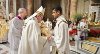 ഫ്രാന്‍സിസ് പാപ്പയുടെ കൈയ്യില്‍ നിന്ന് ഉണ്ണിയേശുവിനെ ഏറ്റുവാങ്ങാനുളള അപൂര്‍വ്വ ഭാഗ്യത്തിന് ഉടമയായി നെയ്യാറ്റിന്‍കര രൂപതാംഗം ഡീക്കന്‍ അനുരാജ്