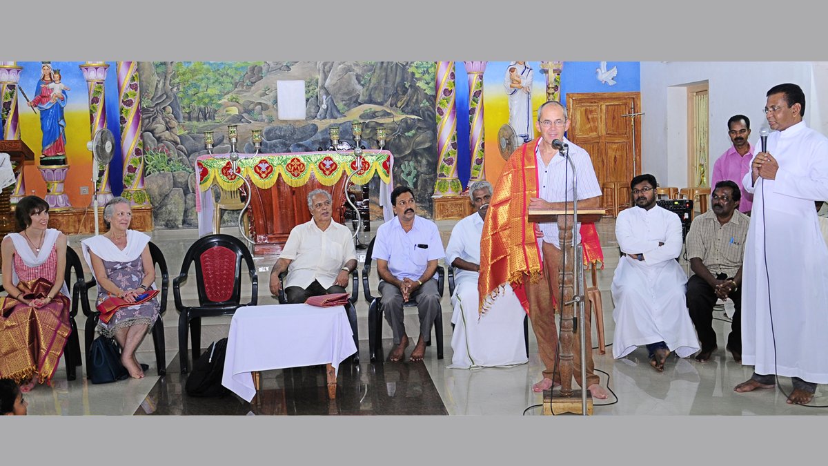 ഇംഗ്ലണ്ട് സംഘം മദര്‍ തെരേസായുടെ ലോകത്തിലെ ആദ്യ ദേവാലയം സന്ദര്‍ശിച്ചു