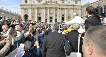 പ്രതീകാത്മകമായി ‘ഹിരോഷിമ കെടാവിളക്ക്’ അണച്ചുകൊണ്ട് ഫ്രാന്‍സിസ് പാപ്പാ ആണവ വിമുക്ത ലോകത്തിനുള്ള യത്നത്തിൽ
