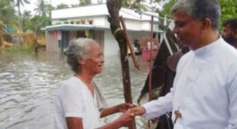 ചെല്ലാനത്ത്‌ കടലാക്രമണം അതിരൂക്ഷം; ധൈര്യം പകർന്ന് ആലപ്പുഴ സഹായ മെത്രാൻ ജെയിംസ് ആനപറമ്പിൽ