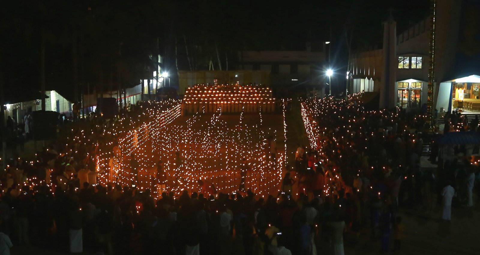വ്ളാത്താങ്കര മരിയന്‍ തീര്‍ഥാടന കേന്ദ്രത്തില്‍ ദീപാഞ്ജലി; തീര്‍ത്ഥാടനത്തിന് ചൊവ്വാഴ്ച തുടക്കം