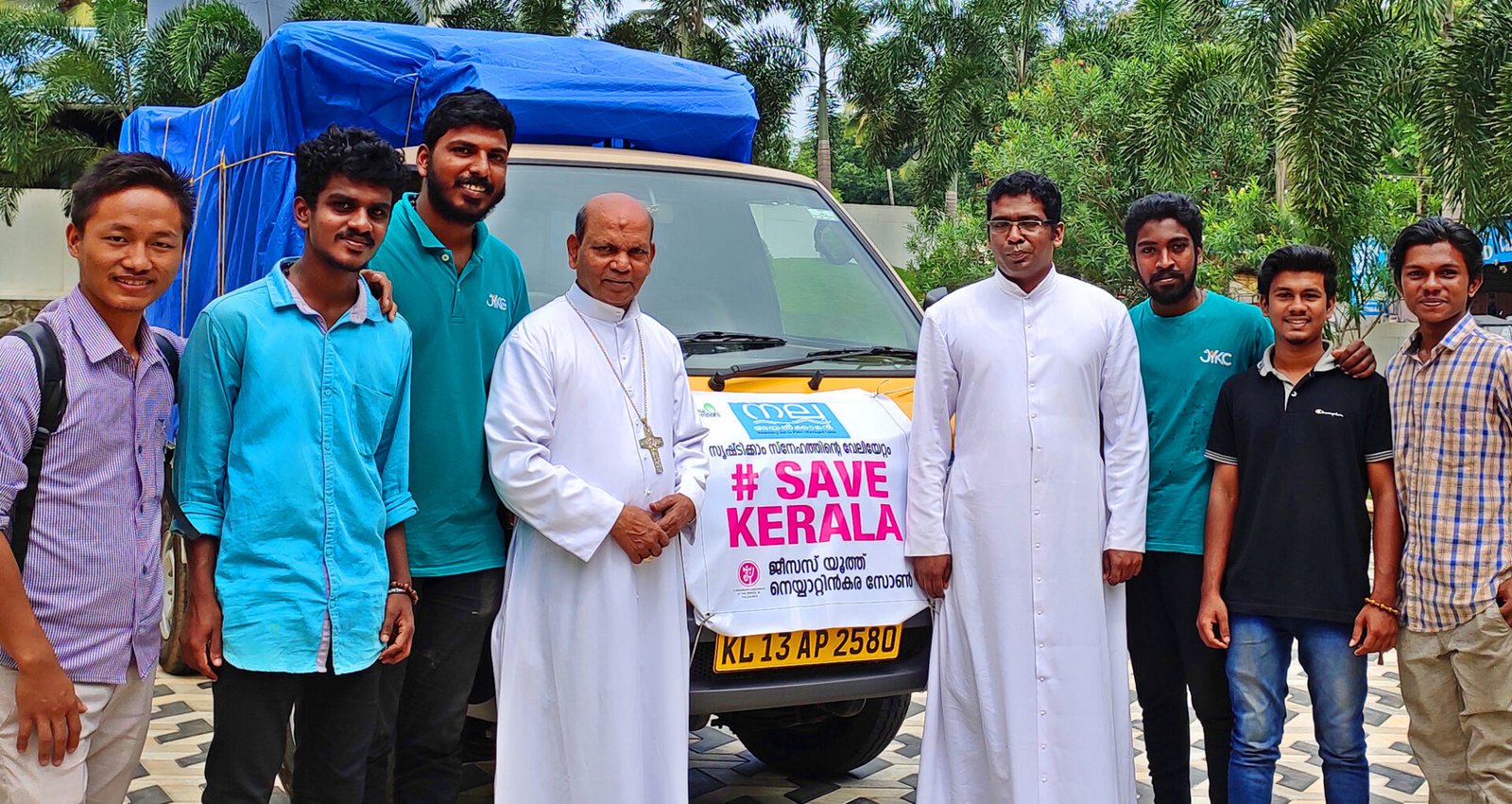 പ്രളയബാധിതര്‍ക്ക് സഹായം; നെയ്യാറ്റിന്‍കര രൂപതയില്‍ നിന്ന് ആദ്യ വാഹനം വയനാട്ടിലേക്ക്