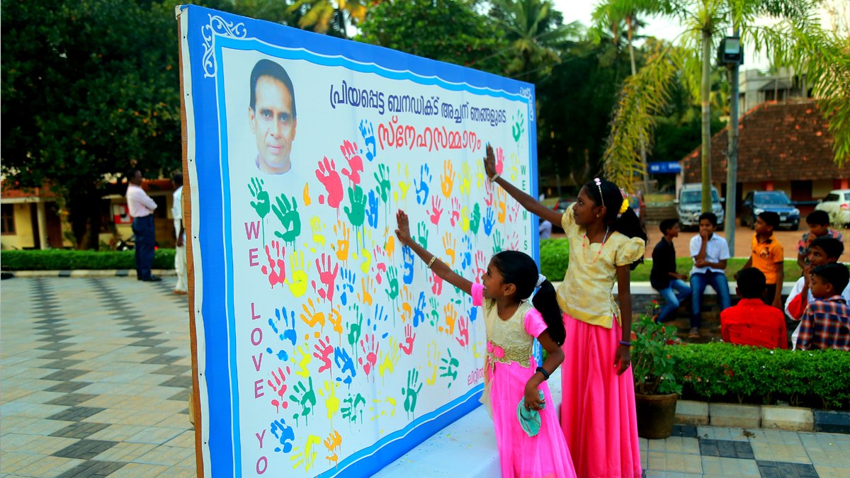 കൈയൊപ്പുമായി ബെനഡിക്ട് അച്ചന്റെ അനുസ്മരണദിനം വ്യത്യസ്തമാക്കി ലിറ്റില്‍വെ കുരുന്നുകള്‍