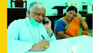 കോൾ സെന്ററിൽ സേവനം ചെയ്ത് സർക്കാർ പ്രവർത്തനങ്ങളോട് കൈകോർത്ത് ബിഷപ്പ് അലക്സ് വടക്കുംതലയുടെ വേറിട്ട മാതൃക