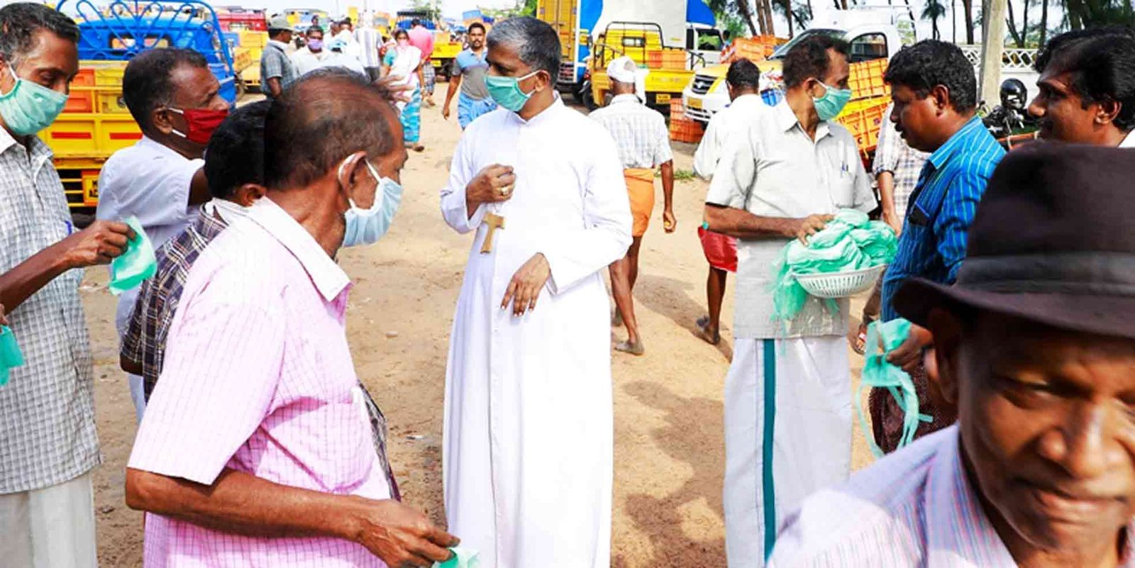 “പ്രതിരോധം തുടരാം പുതുജീവൻ പകരാം” സന്ദേശവുമായി ആലപ്പുഴ രൂപതാ ബിഷപ്പ് ഡോ.ജെയിംസ് ആനാപറമ്പിൽ കടലോരത്ത്‌