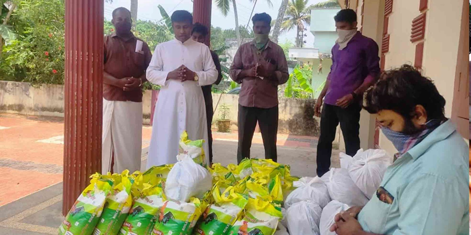 ഭക്ഷ്യധാന്യ കിറ്റ് വിതരണം ചെയ്ത് ചിറക്കോണം സെന്റ് ആന്റെണീസ് ദേവാലയം