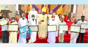 പുനലൂര്‍ രൂപതയിലെ 6 ഉപദേശിമാര്‍ക്ക് പേപ്പല്‍ ബഹുമതിയും, 2 ഉപദേശിമാര്‍ക്ക് രൂപതാ ബഹുമതിയും നല്‍കി ആദരിച്ചു.