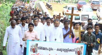 വിശ്വാസികള്‍ക്കൊപ്പം കുരിശുമല കയറി ജോസഫ് പെരുന്തോട്ടം പിതാവ്