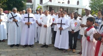 സംയുക്ത കുരിശിന്റെ വഴിക്ക് ചങ്ങനാശ്ശേരി അതിരൂപതാ മെത്രാൻ മാർ ജോസഫ് പെരുംന്തോട്ടം പ്രാരംഭ സന്ദേശം നൽകി.