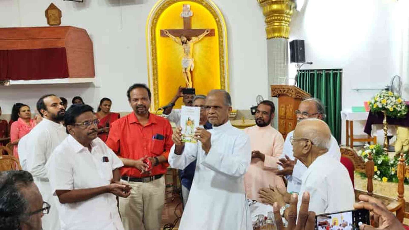 രതീഷ് ഭജനമഠം രചിച്ച സഹനവഴിയിൽ പുസ്തകം പ്രകാശനം ചെയ്തു