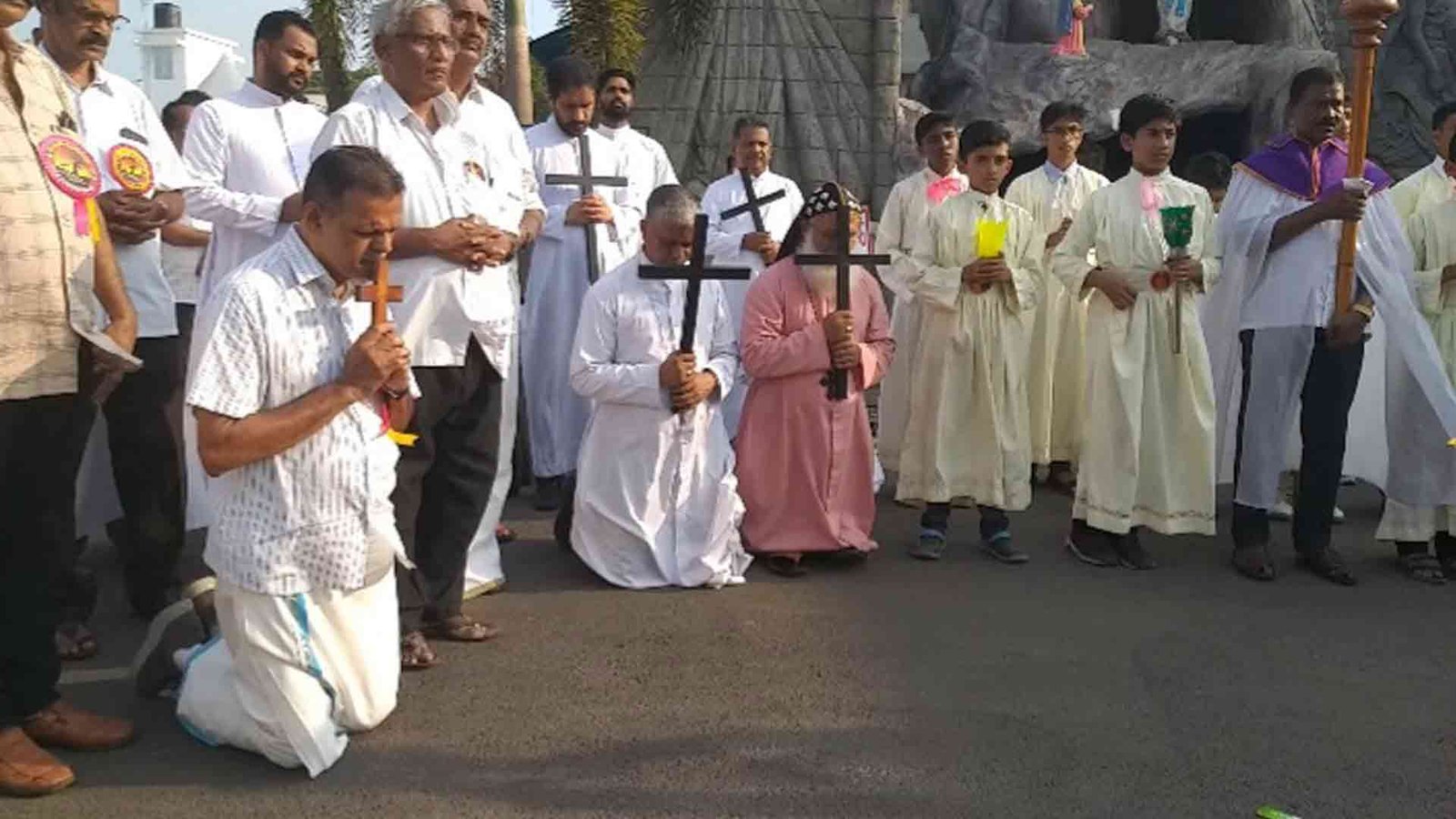 ആലപ്പുഴയിൽ സംയുക്ത കുരിശിന്റെ വഴി നടത്തി